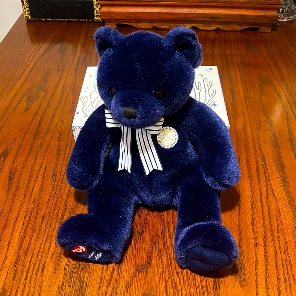 BEANIE BUDDIES COLLECTION Blue Bear with 2004 New York Yankees World-Class Sign.